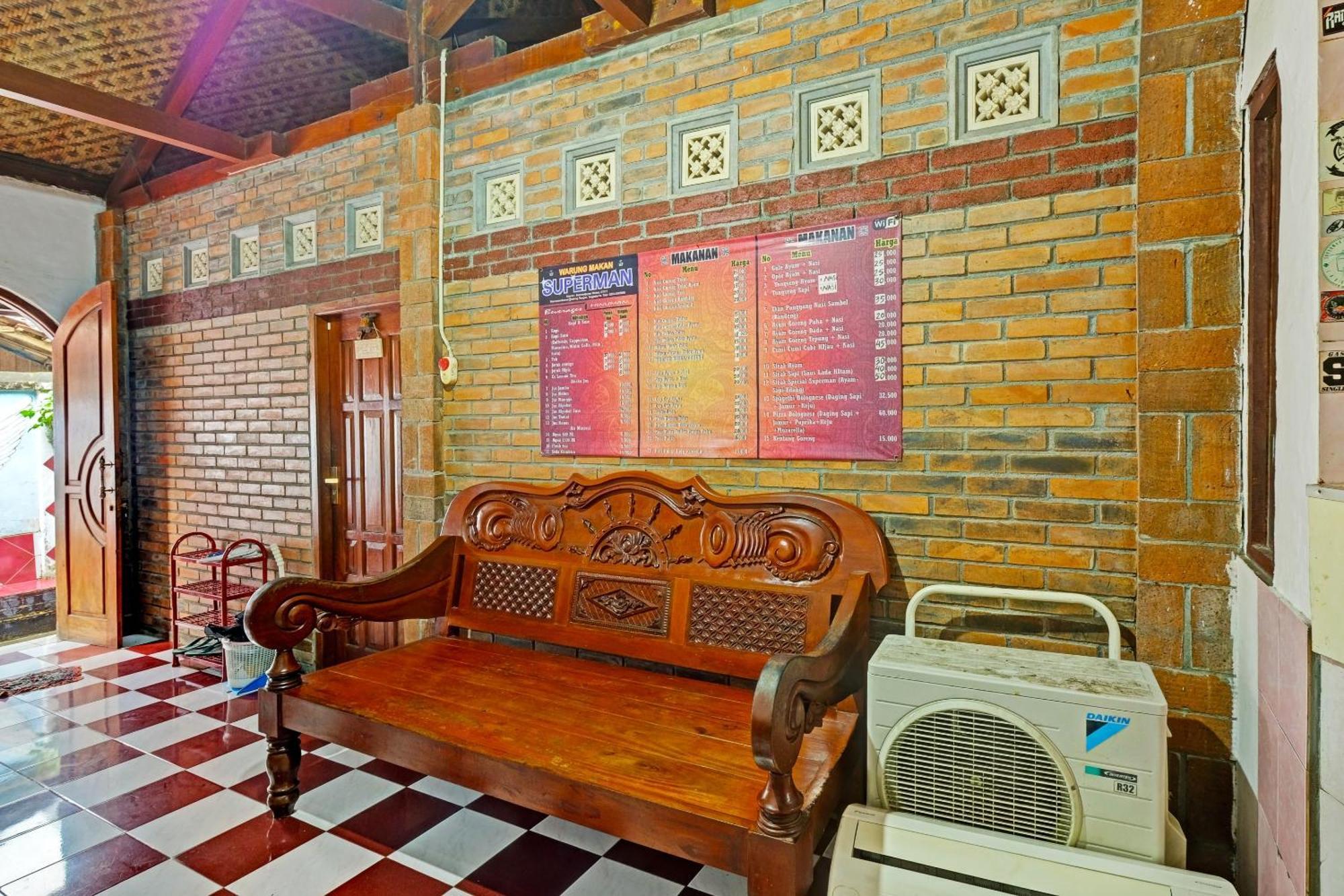 Spot On 91915 Homestay Superman Jogyakarta Zewnętrze zdjęcie