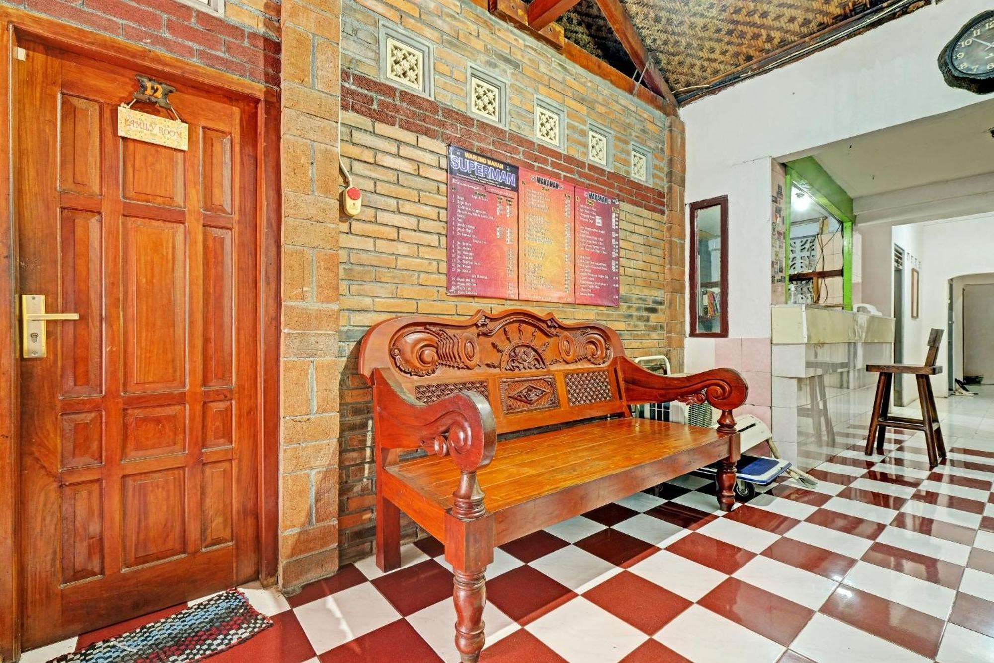 Spot On 91915 Homestay Superman Jogyakarta Zewnętrze zdjęcie