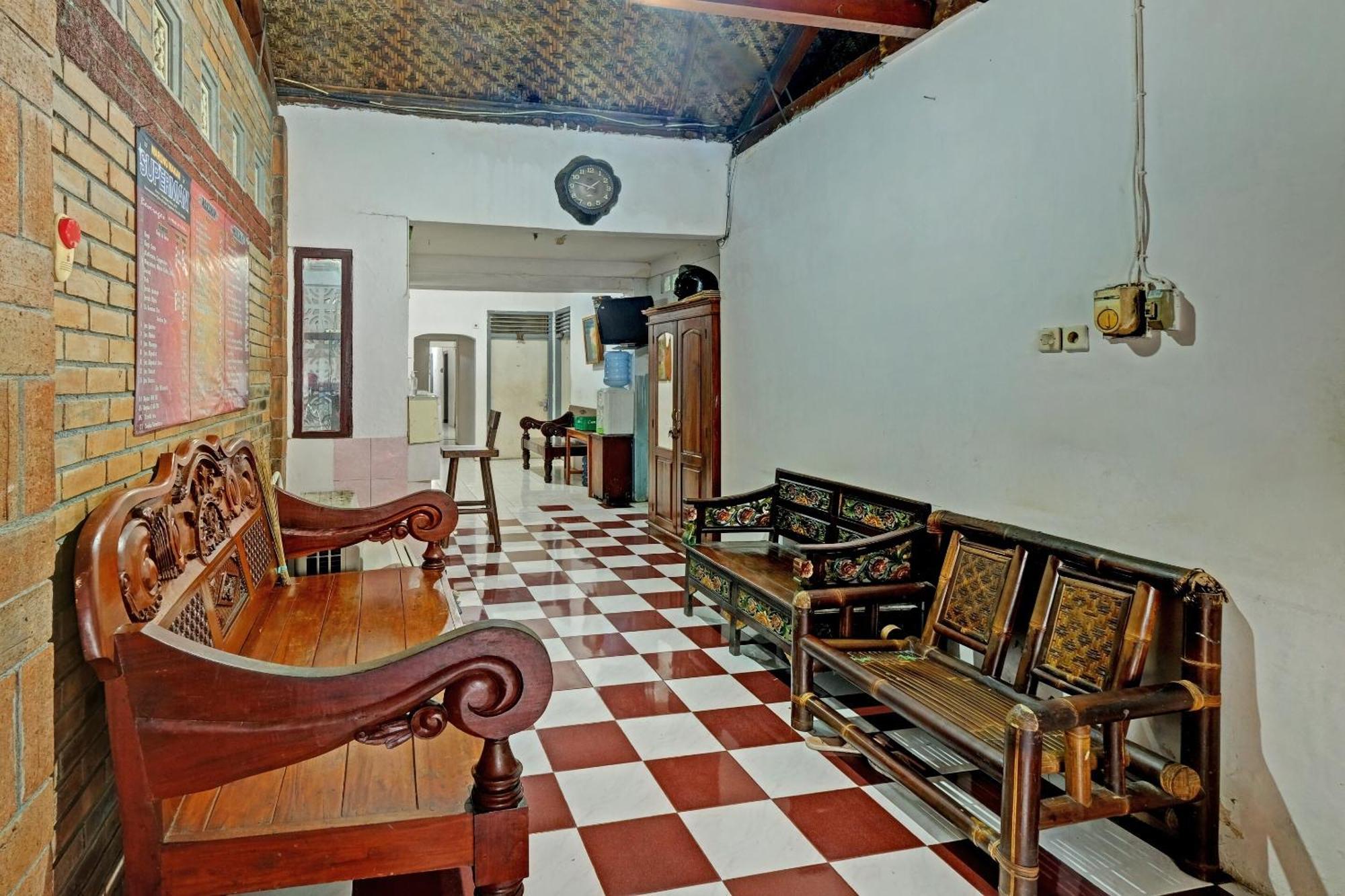 Spot On 91915 Homestay Superman Jogyakarta Zewnętrze zdjęcie